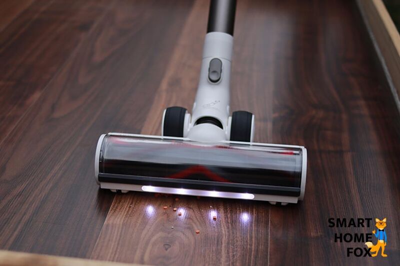 Die Bodendüse des Tineco S12 mit LED Beleuchtung